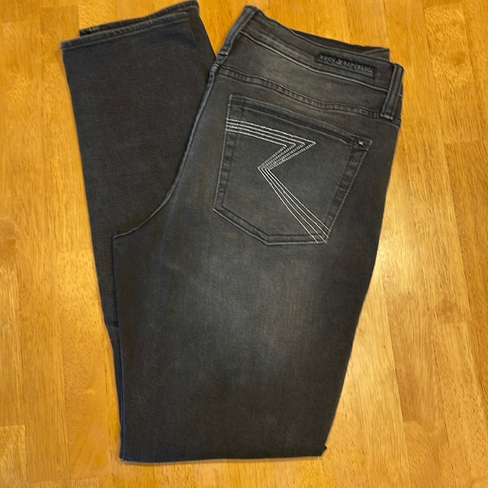 Women’s Rock and Republic Berlin skinny jeans.